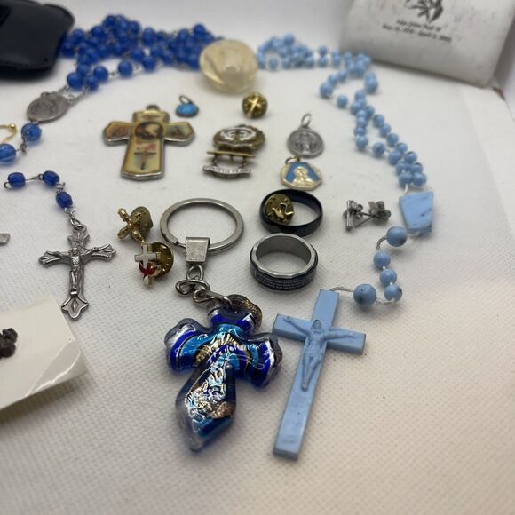 Vintage Rosaries, Crosses, Rings, Token, Key Chain, Pins, Bracelet Religious Lot - Picture 3 of 13